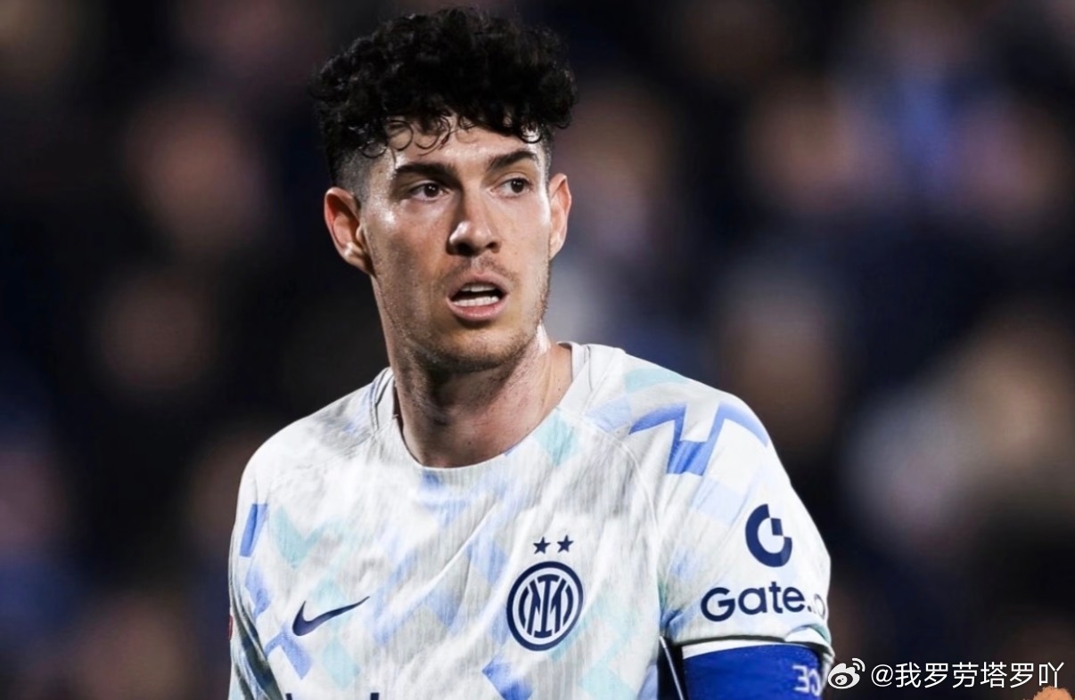 国际米兰  北京时间3月26日，随着巴塞罗那对巴斯托尼的兴趣传闻不断升温，据《米