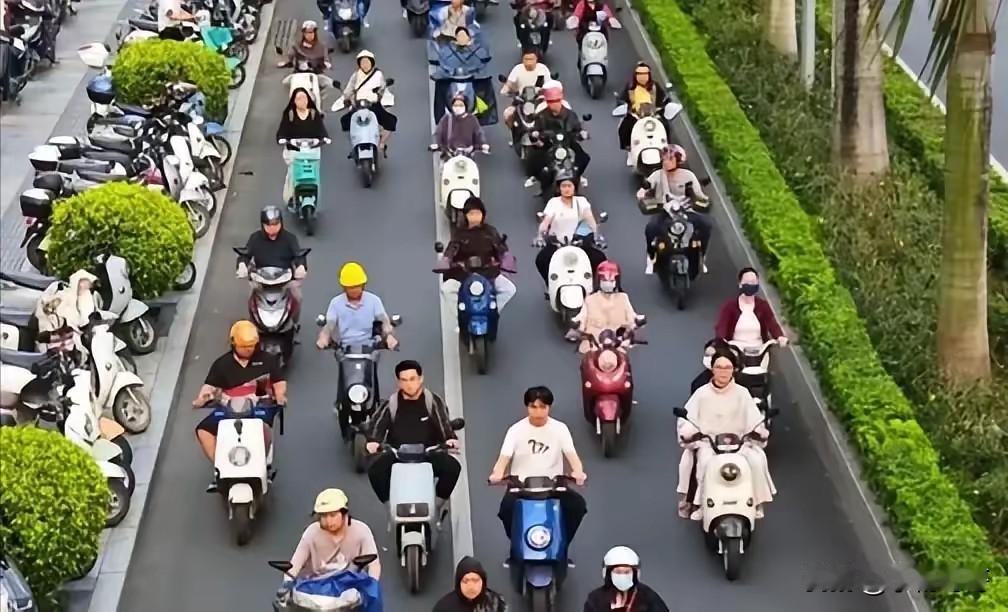 我预料到了电动车会越来越普及

也预料到了管理会越来越严格

万万没想到规矩来得