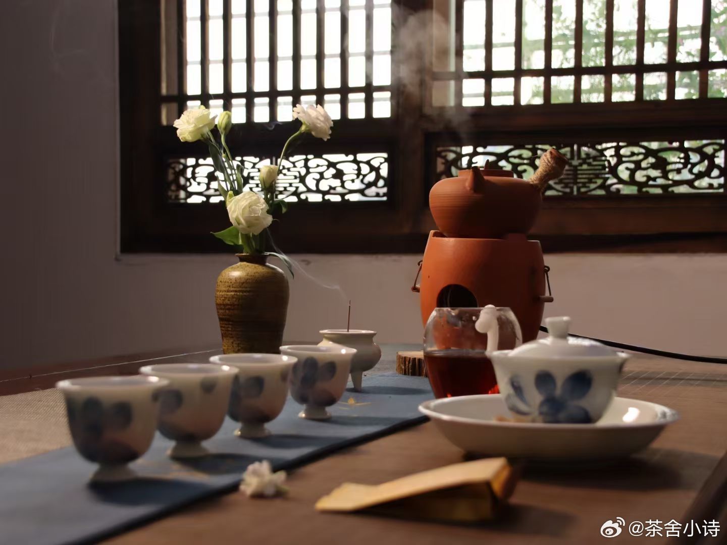 人这一生，无非是一场和自己和解的旅程。学会放下恩怨和伤害，才能卸下心上沉重的包袱