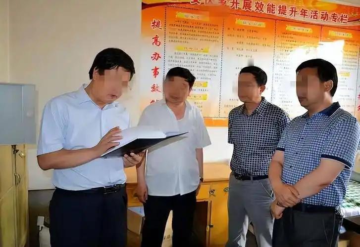 镇政府欠千万不还，法院冻结账户后，没想到最先着急的是他们。

2026年8月底，