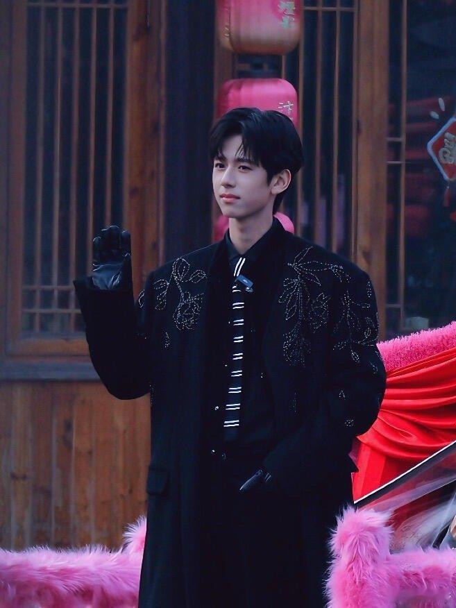 林子烨长开了 观众陪着林子烨一路成长，看着他一点点褪去稚气长开。那些陪伴的时光满