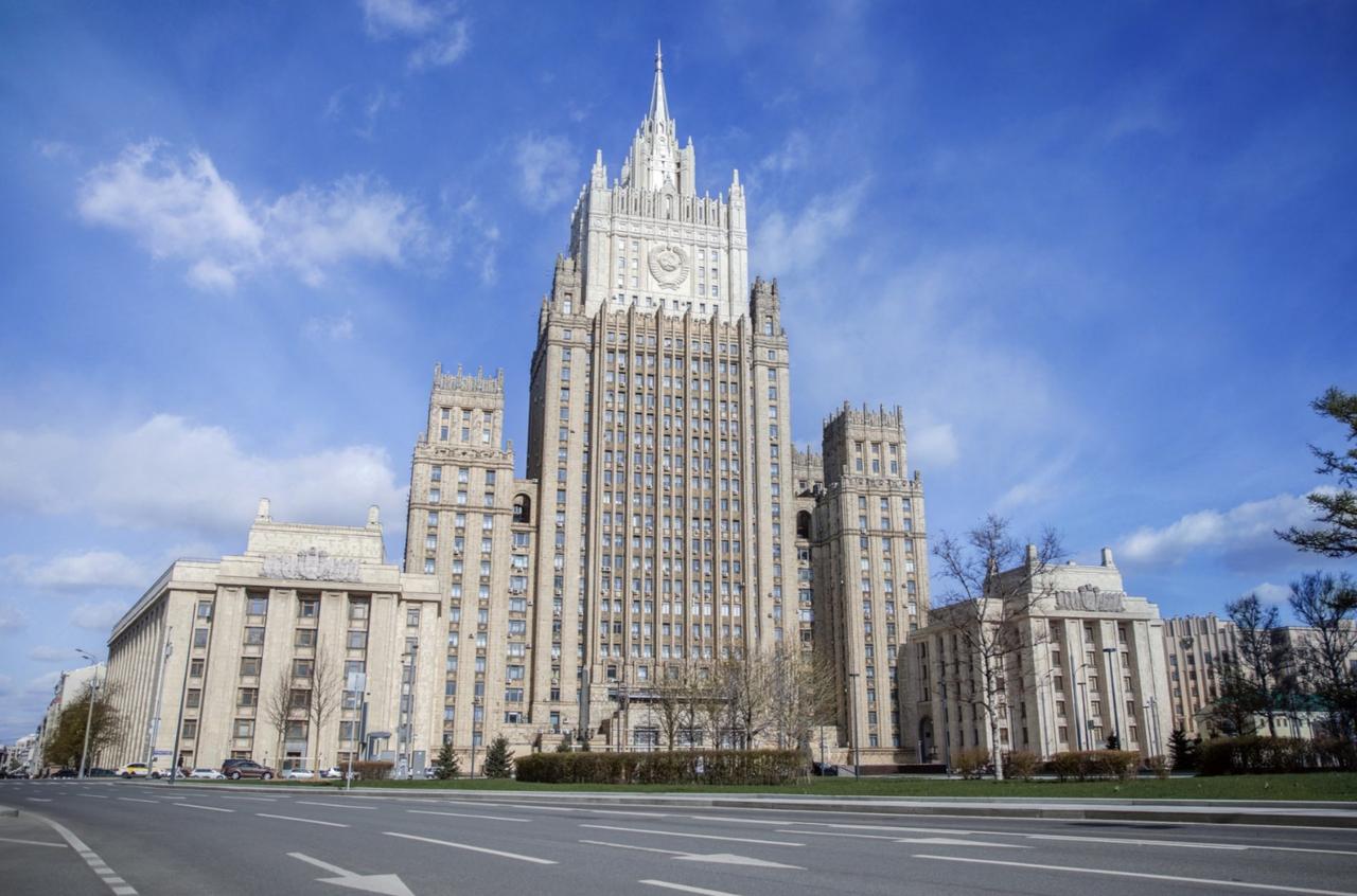 寒夜遭袭！

基辅断暖断电

平民在战火中煎熬

新华社北京1月1日电 寒夜的基