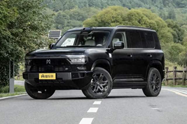 猛士X700深度拆解：它到底是硬派越野，还是披着装甲的城市SUV？