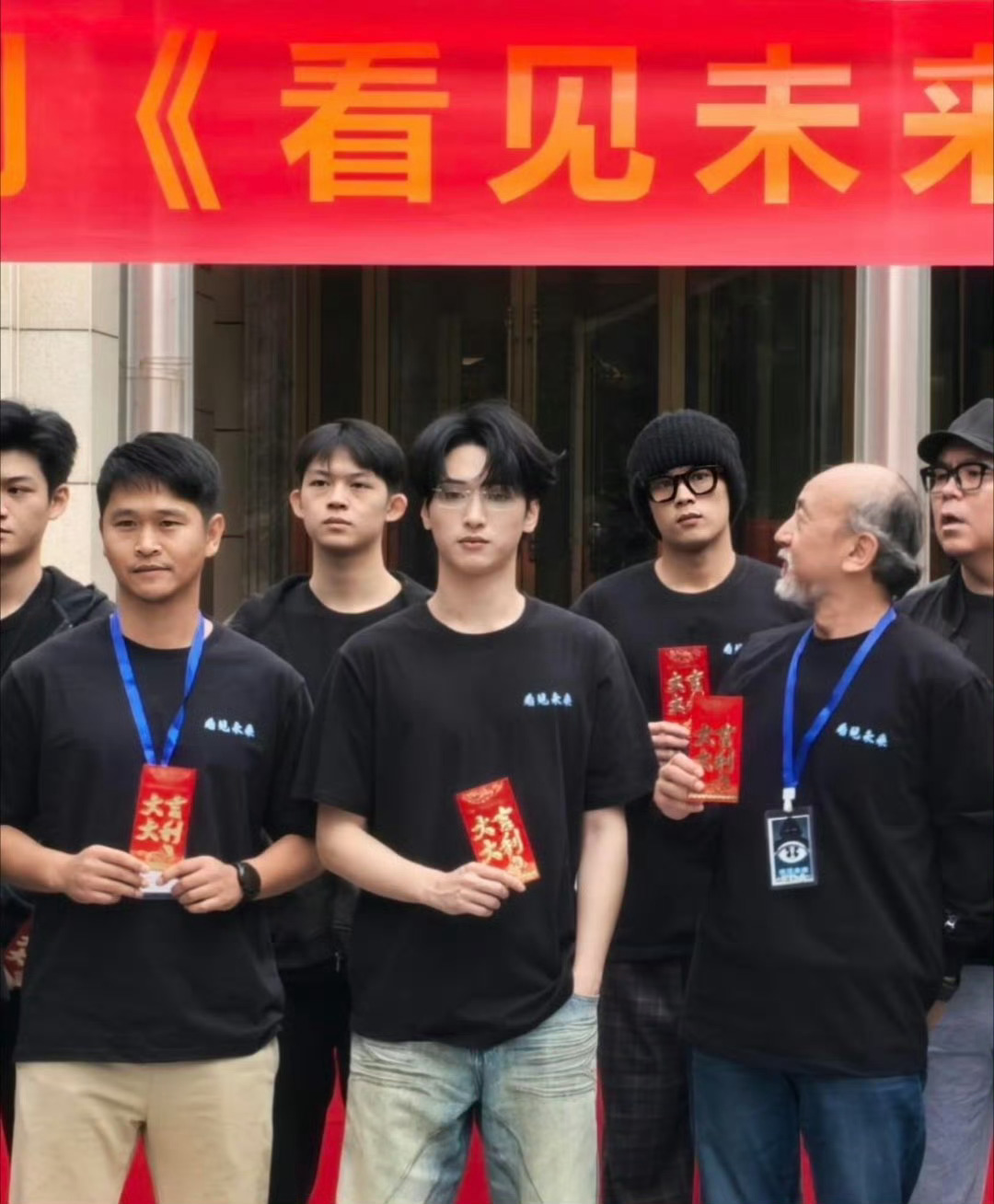 严浩翔这跟上交的论文要重新写没区别裴济光虽遗憾但新篇更可期！开机图的高智感太戳人