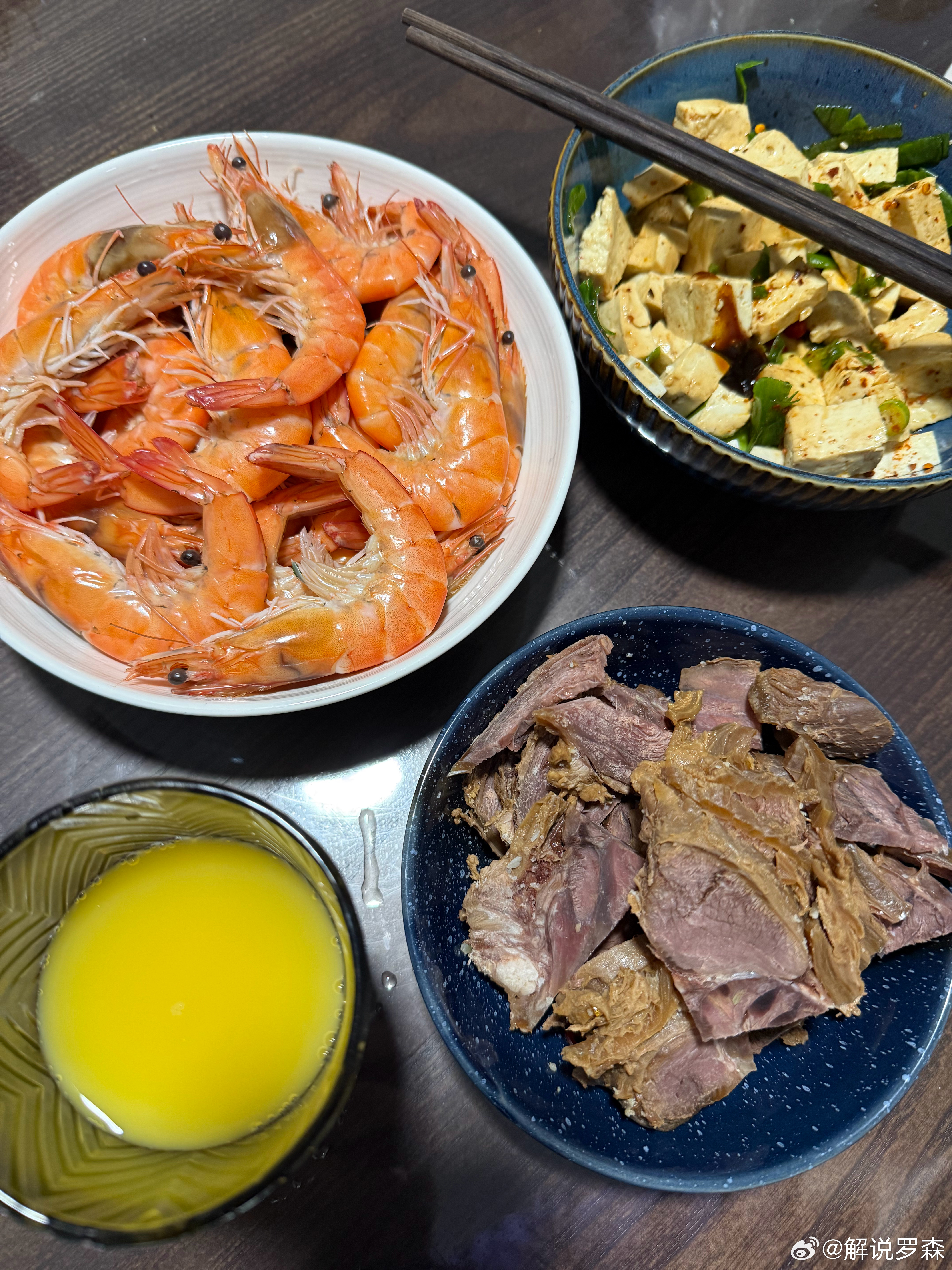 爬了200层楼，简单一吃。 