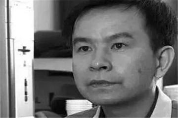 1992年，浙大高材生李红涛被警察逮捕，然而让所有人不敢相信的是，他竟然趁着警察