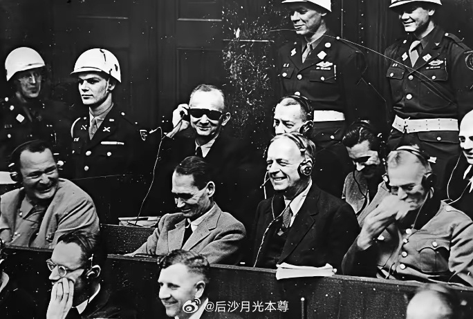 纽伦堡大审判，当德国战犯听到翻译说，检察官指控德国费尽全力占领法国时，忍不住大笑