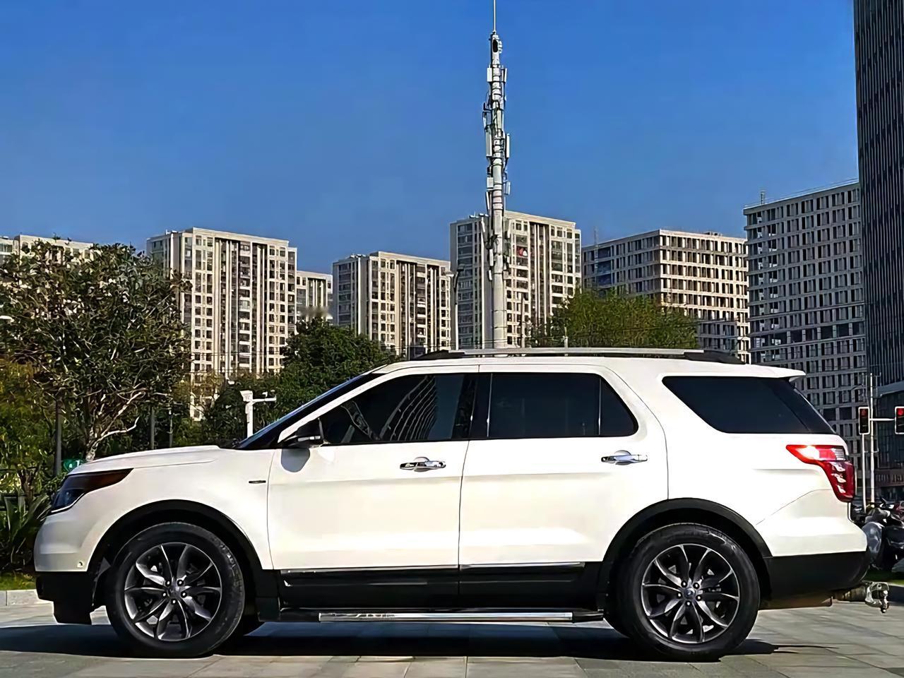 这台车其实挺好玩的，真的是挺好玩的，但是上一代的探险者带来一个问题，就是发动机的