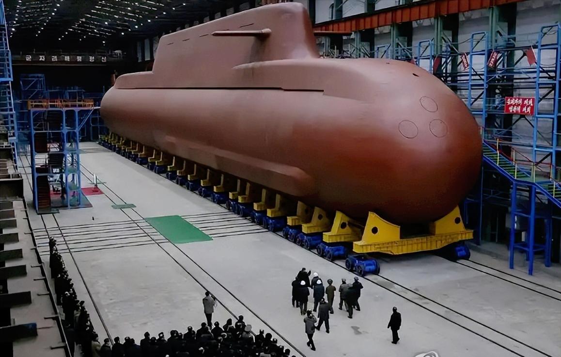 朝鲜8700吨核潜艇曝光！朝鲜官方媒体朝中社发了个大新闻，他们正在造的核动力战略