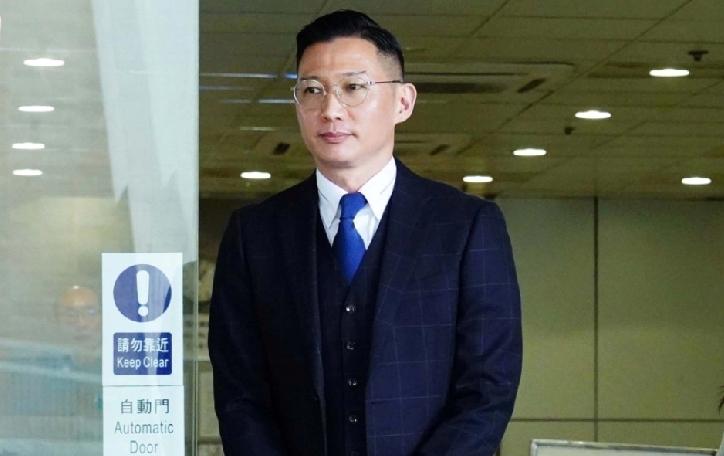 香港高级警司周毅刚被指在警总三度非礼女下属，包括摸女方臀部、在聚会上捉女方的手放