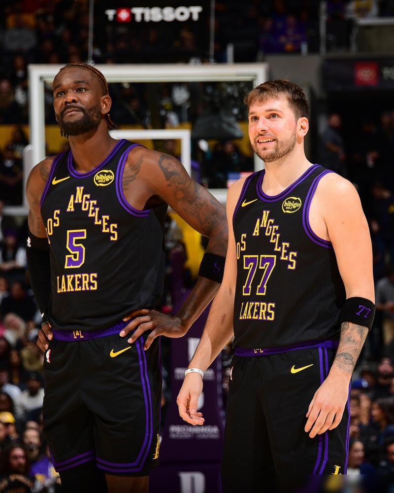 湖人花2亿买来的中锋艾顿，公开说要牺牲数据当蓝领，结果他整个赛季的护框数据单子泄