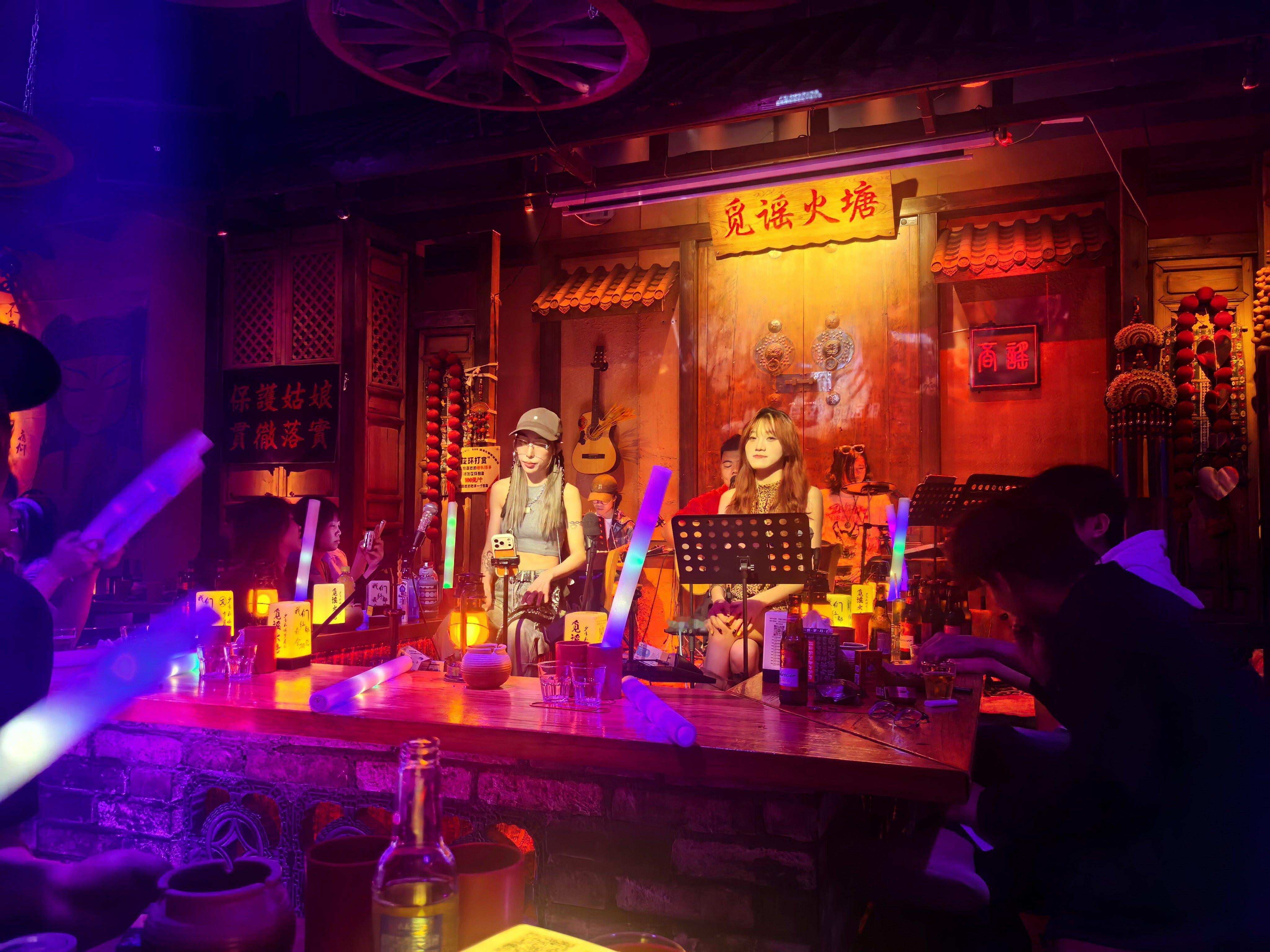久不在城市，少留心怅然。 东莞·觅谣火塘民谣酒馆(大朗店)