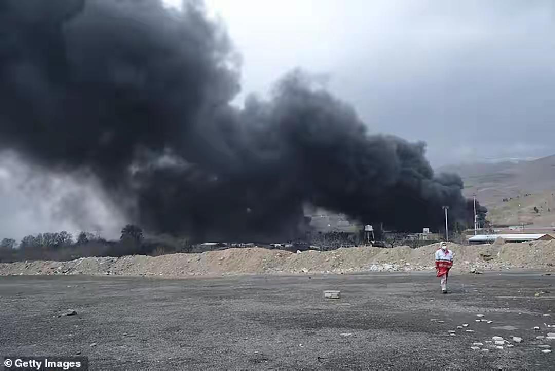 刷到一段很扎心的话：战争一旦打响，别冲超市先回家，储水备药，备好应急物资，冷静保