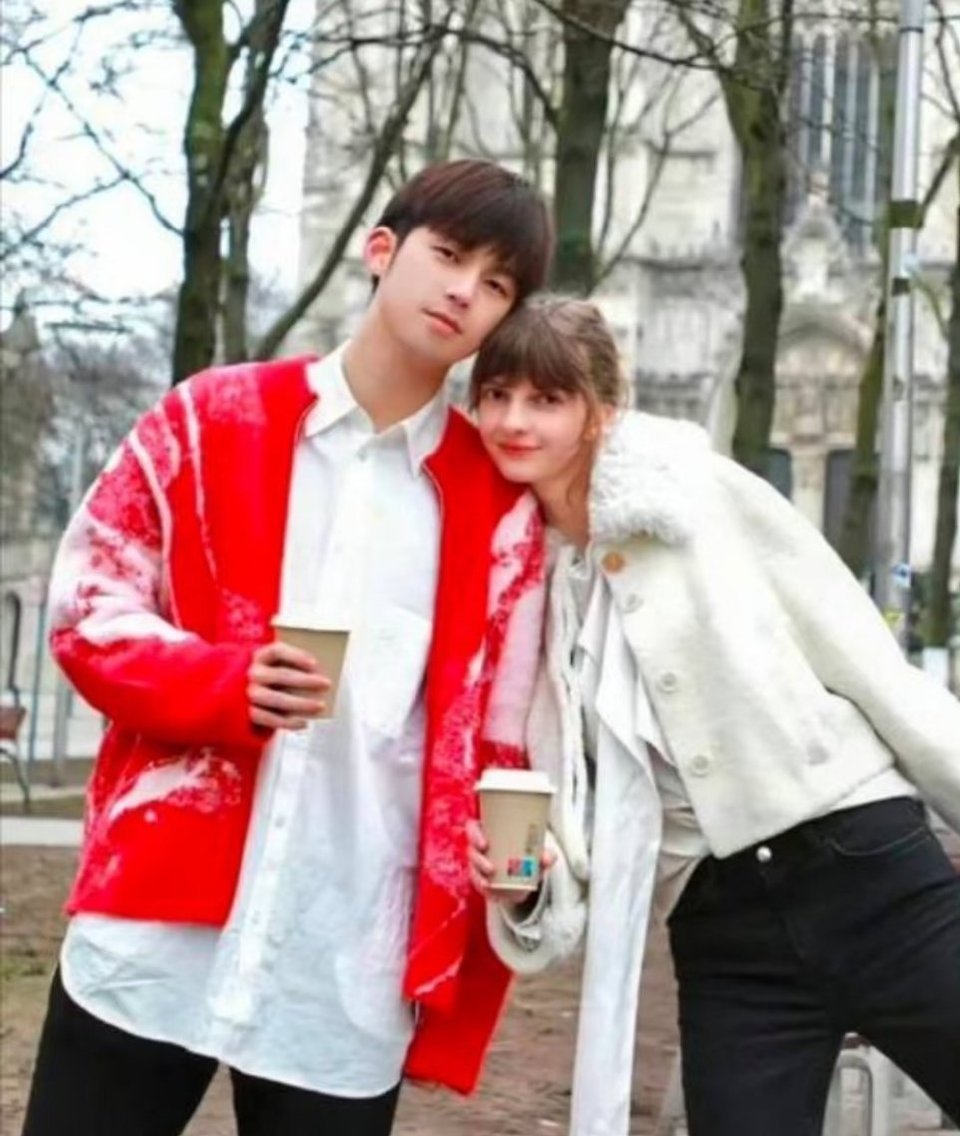 董力给阿诺发全职妈妈工资初入职场金融季终于有人正视全职妈妈的付出了！董力给阿诺发