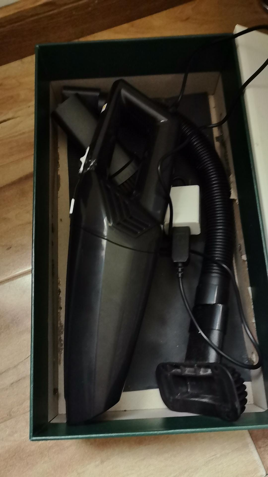 真心分享！这款车载无线吸尘器，解决我大半用车烦恼
今天就单跟大家唠唠我车里离不开