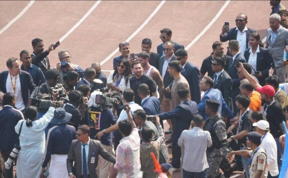 北京时间 12 月 13 日凌晨，梅西抵达印度加尔各答，开启为期三天的 “印度行