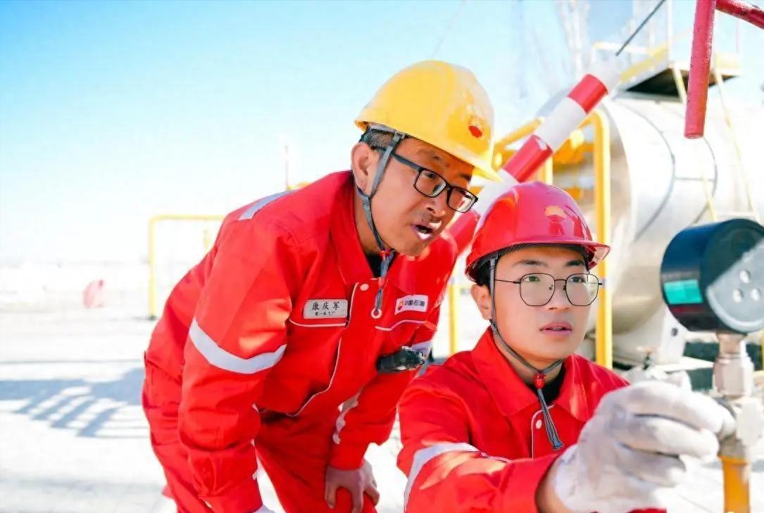 中东局势一直不稳定，霍尔木兹海峡随时可能受限，国际油价跟着大涨大跌，不少西方国家
