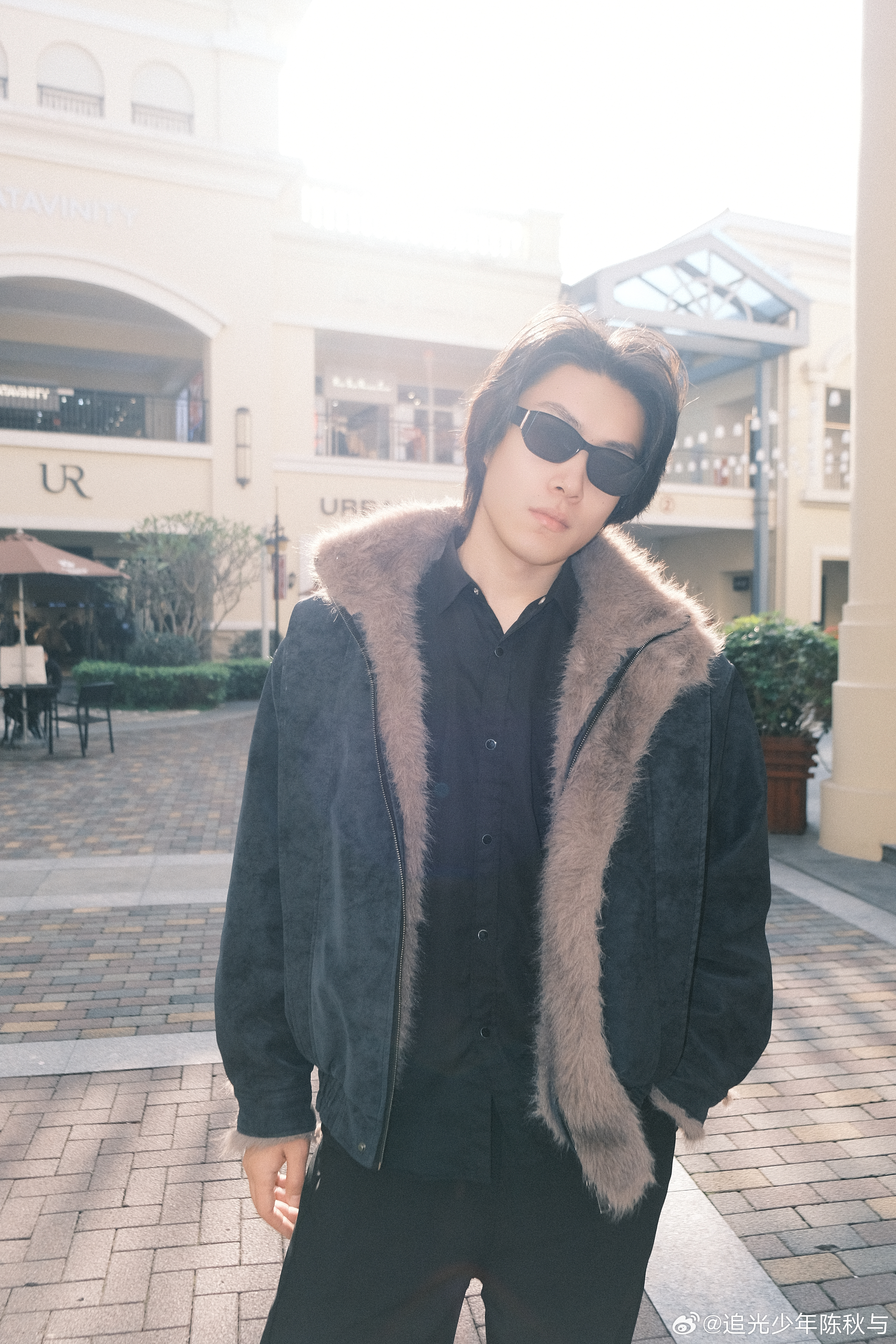 新学期人设加载中开学前给自己立好了高冷神秘的新人设结果见到舍友后一瞬间就破防了现