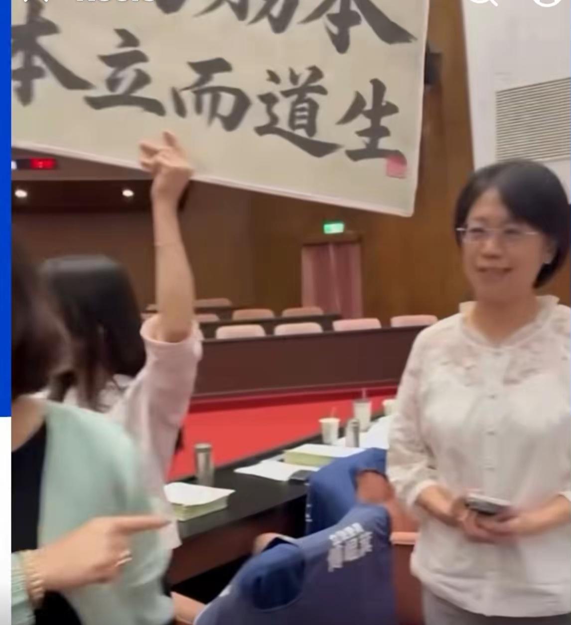 台湾地区民意机构终于通过了2026年度的预算，其中包含翁晓玲的提案中删除陆委会九