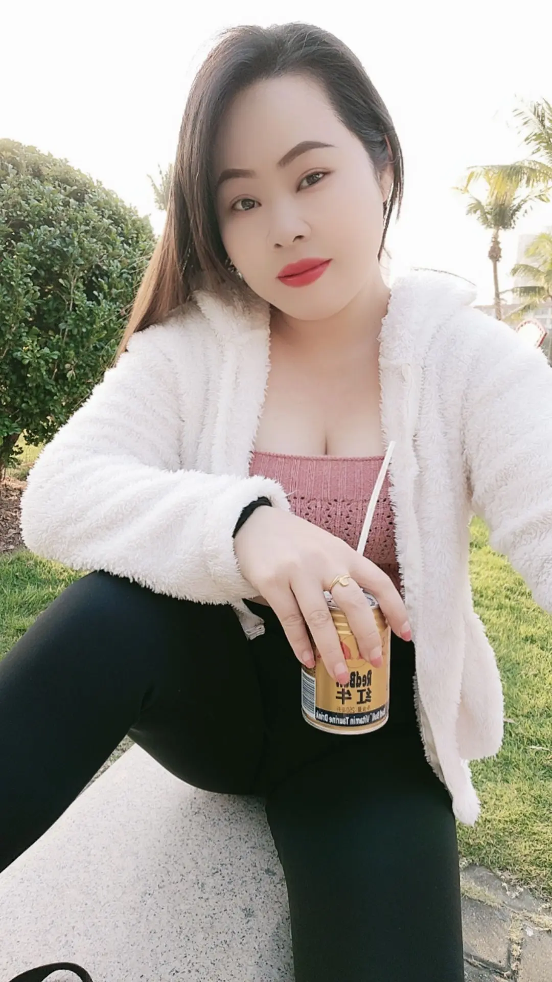 吃黄连当哑巴的日子不好过，但必须得吃下去，懂你的人又怎会让你吃黄连。