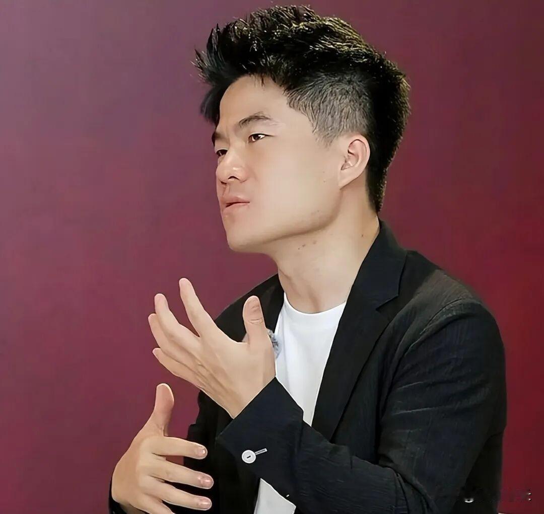 因为东西做得太实在，
被网友集体“举报”的？
与辉同行的定制粽子就干了这事。
