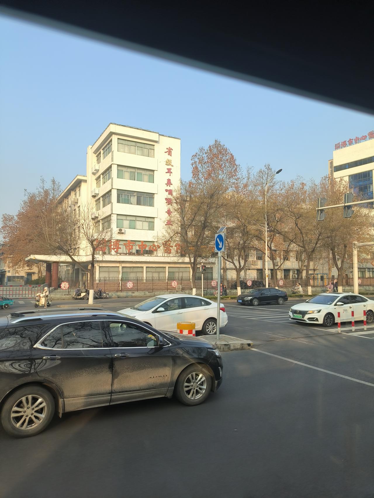 山东淄博中心医院北院区该如何处置？
路过中心医院北院区，这一处于城市黄金地段，面