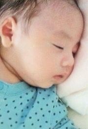 李嘉欣41岁那一年，有了儿子小JM2011年，李嘉欣嫁入许家后，刚诞下儿子小JM