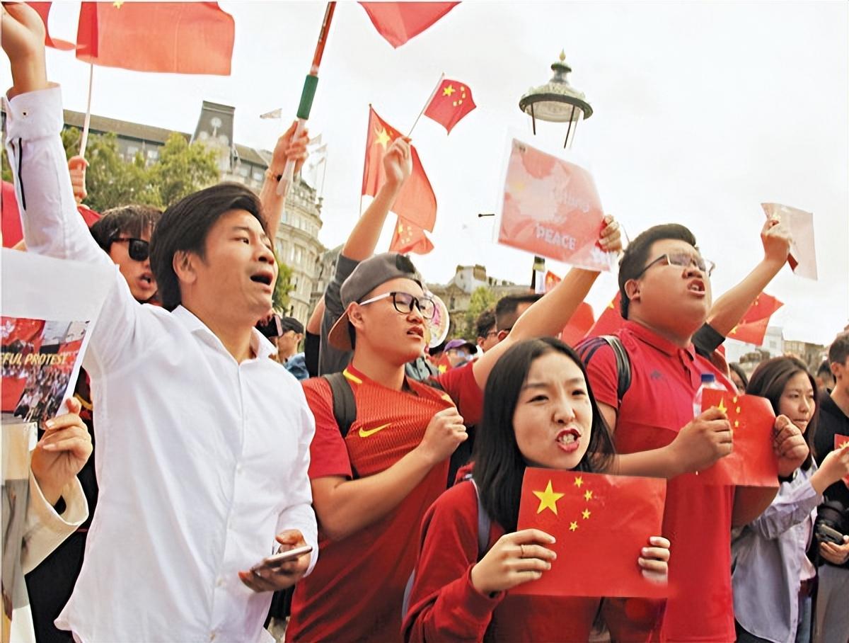 持美籍护照还装中国人？美国使馆突然提醒！别再用红本走“后门”。

这份引发全网热