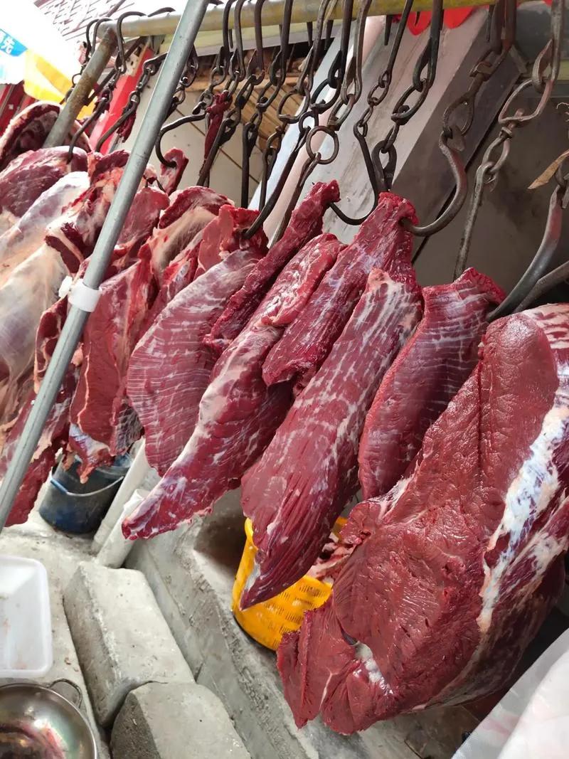 小心上当！私剝私宰的黑屠户，专卖便宜病畜肉！
在天气渐渐转凉，肉呀鱼呀的不放冰箱