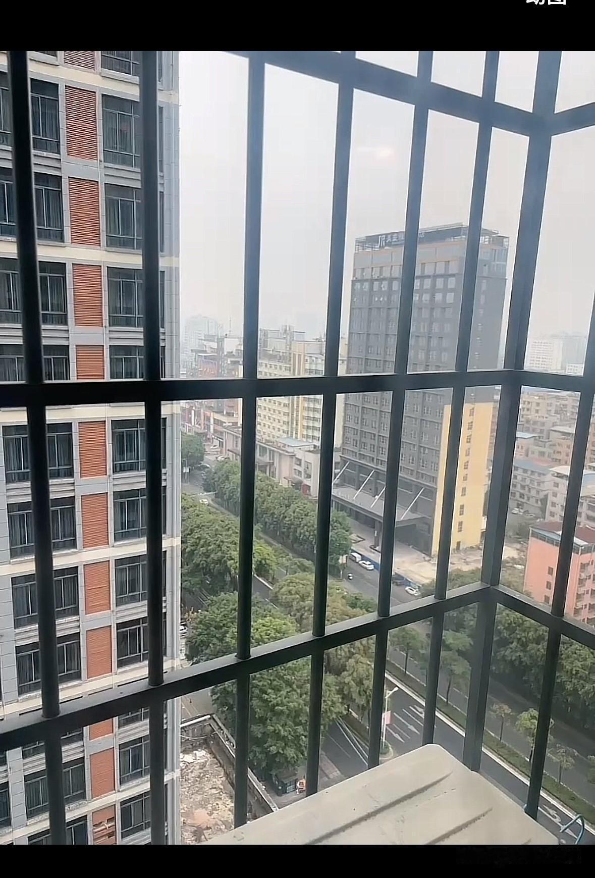 房子租给租户，租户不小心跳了下去，真的算凶宅么？
旁边单元一户楼房在卖，昨天来了