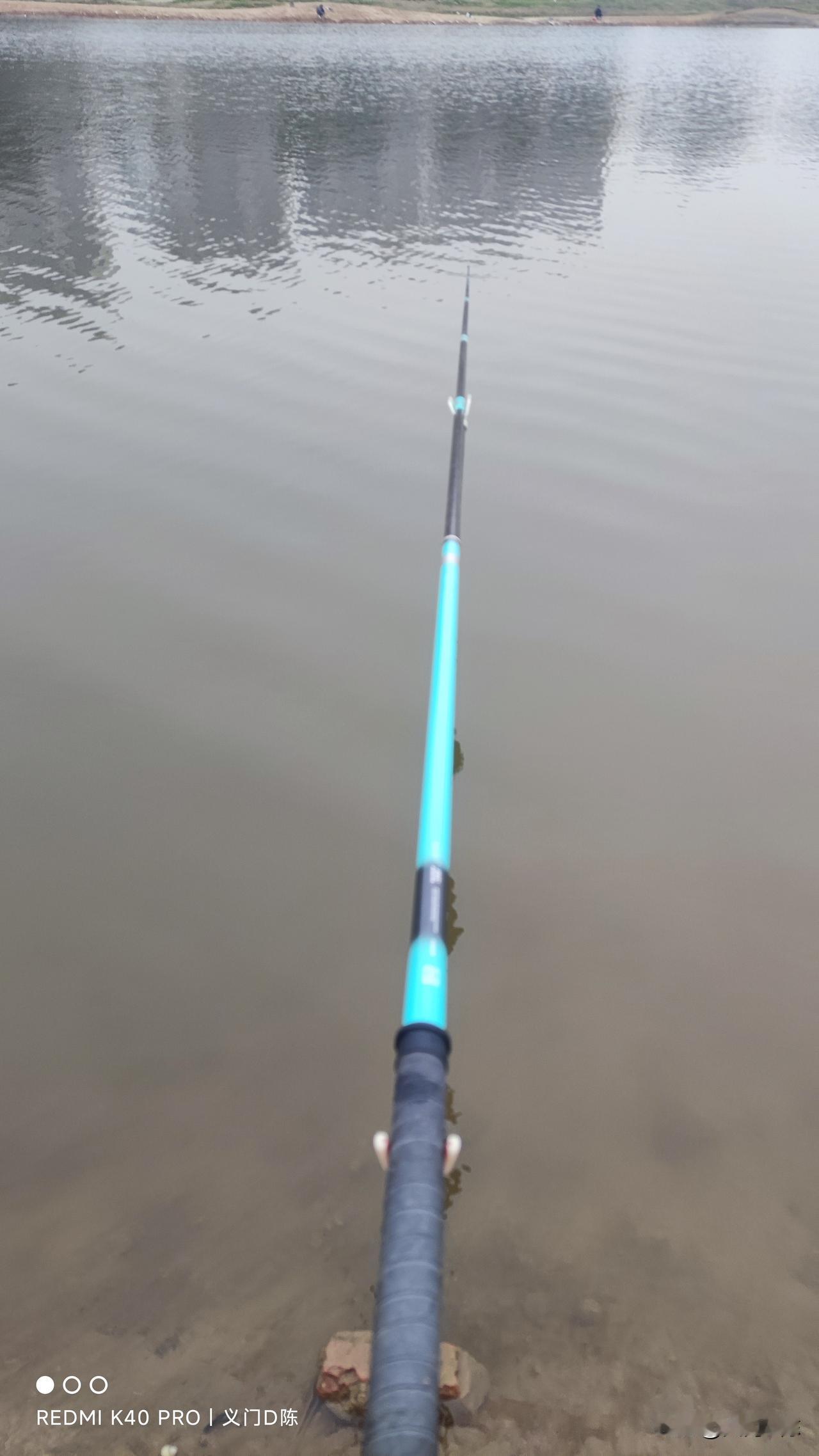 不管你信不信，有人钓不到鱼就是龟气太重了，跟别的都没关系。
听着有点玄乎，但确实