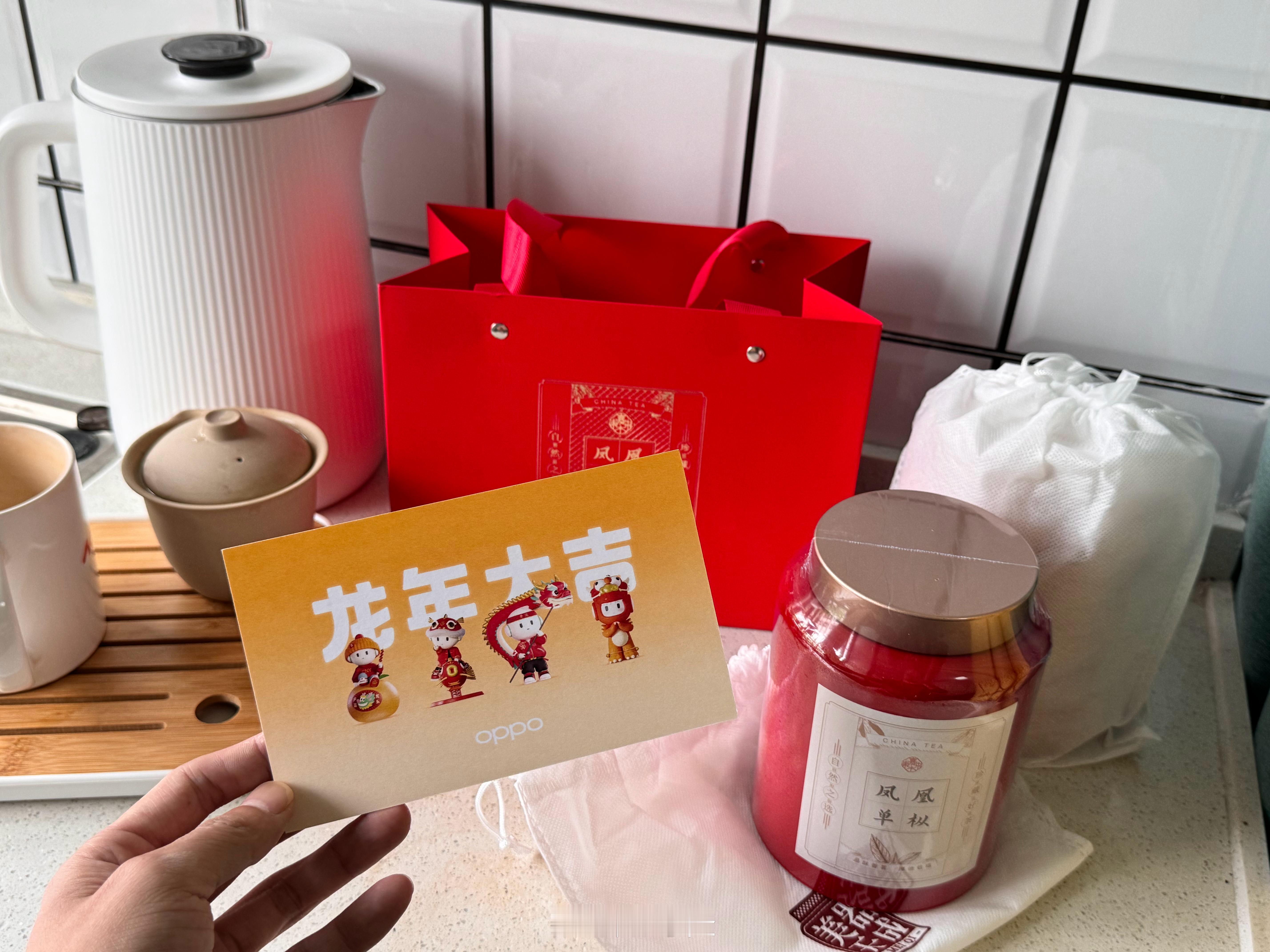 收到OPPO 比亚迪 菜鸟的新春礼盒，2024大家都牛逼[干杯] ​​​