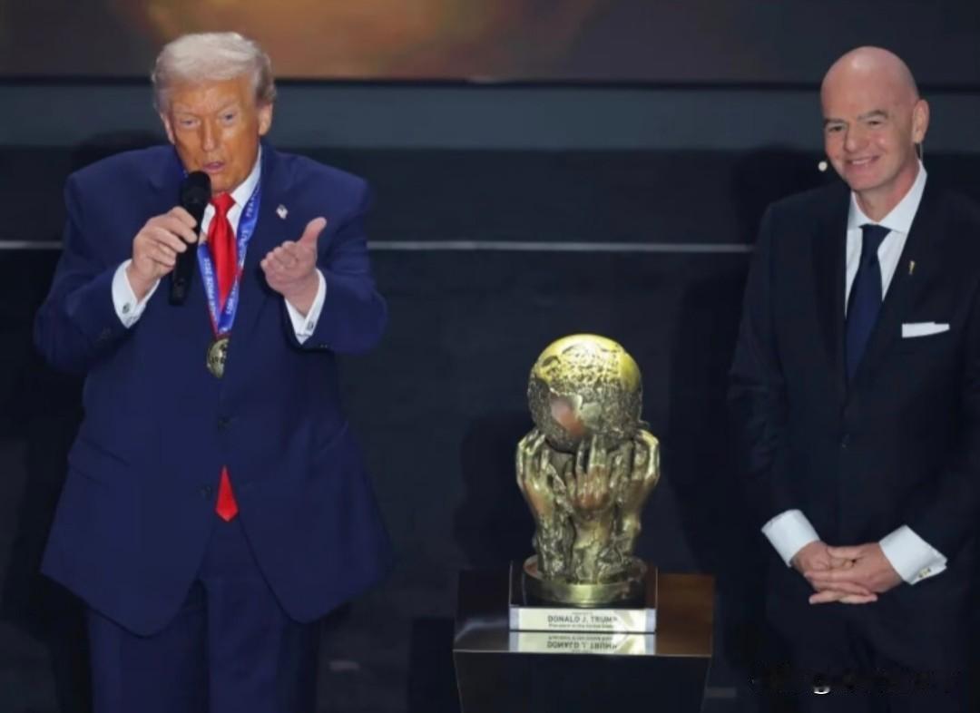 本次世界杯决赛还有一大看点就是，美国总统特朗普将要出席决赛现场。
他的出现，让现