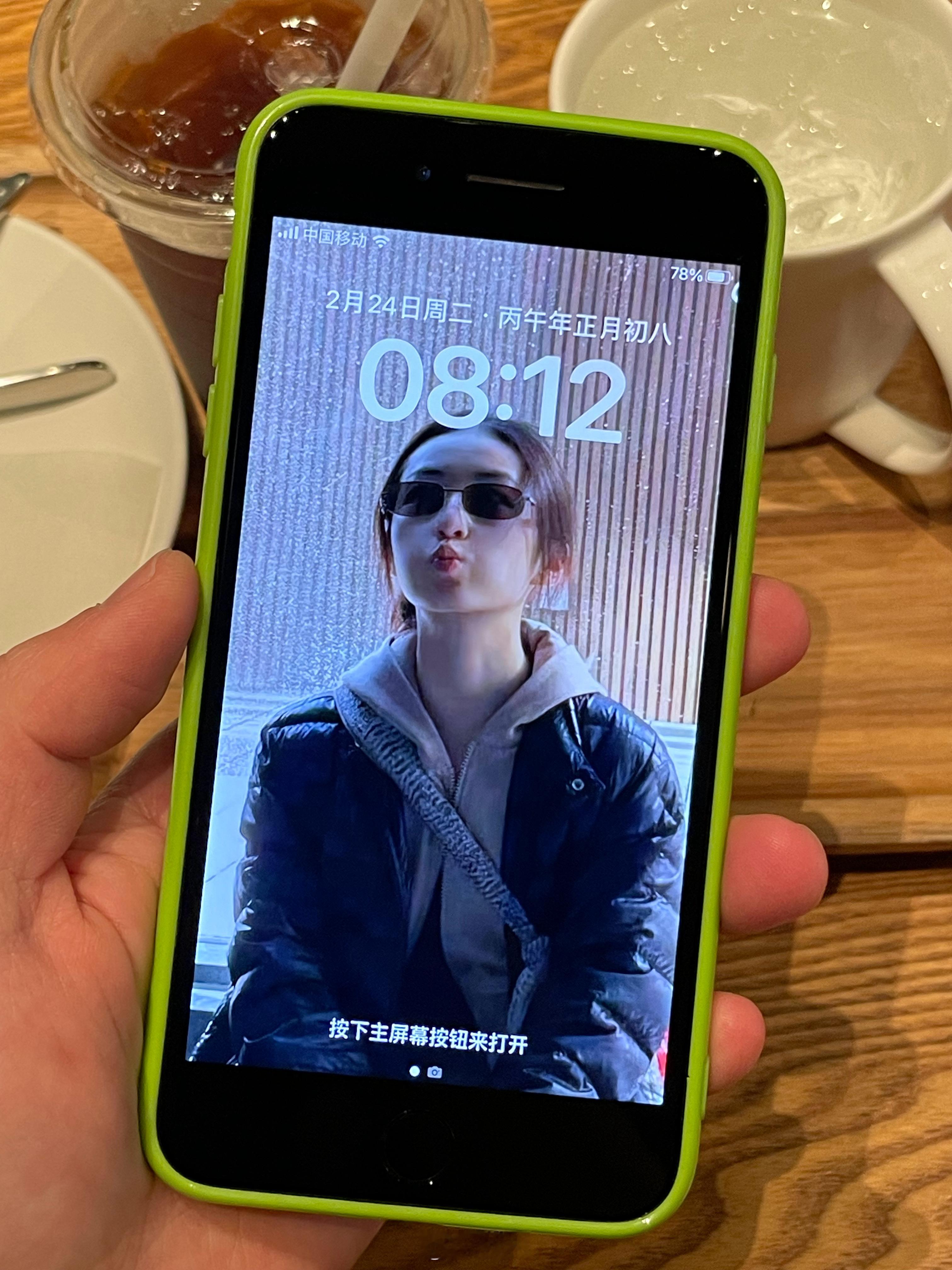 干净的圈子，规律的生活，最爱的冰美式，每天早睡早起喝冰美式刷微博看好看的小姐姐研