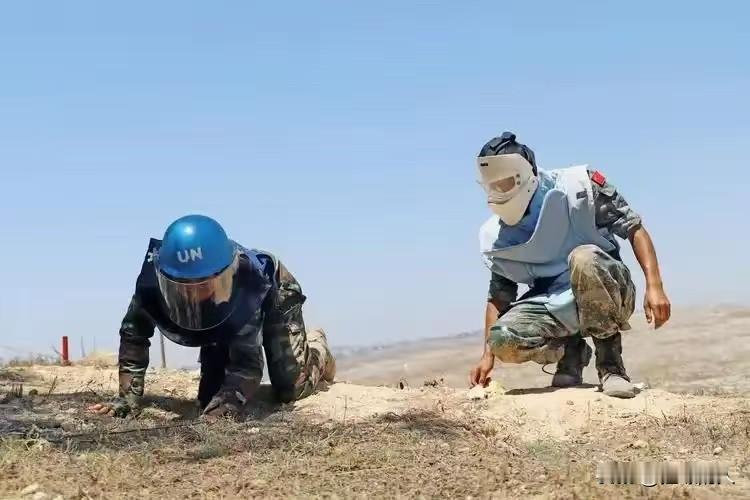 中国国防部宣布，9月4日，中国国防部正式宣布：解放军陆军将派兵赴俄罗斯，参加亚细
