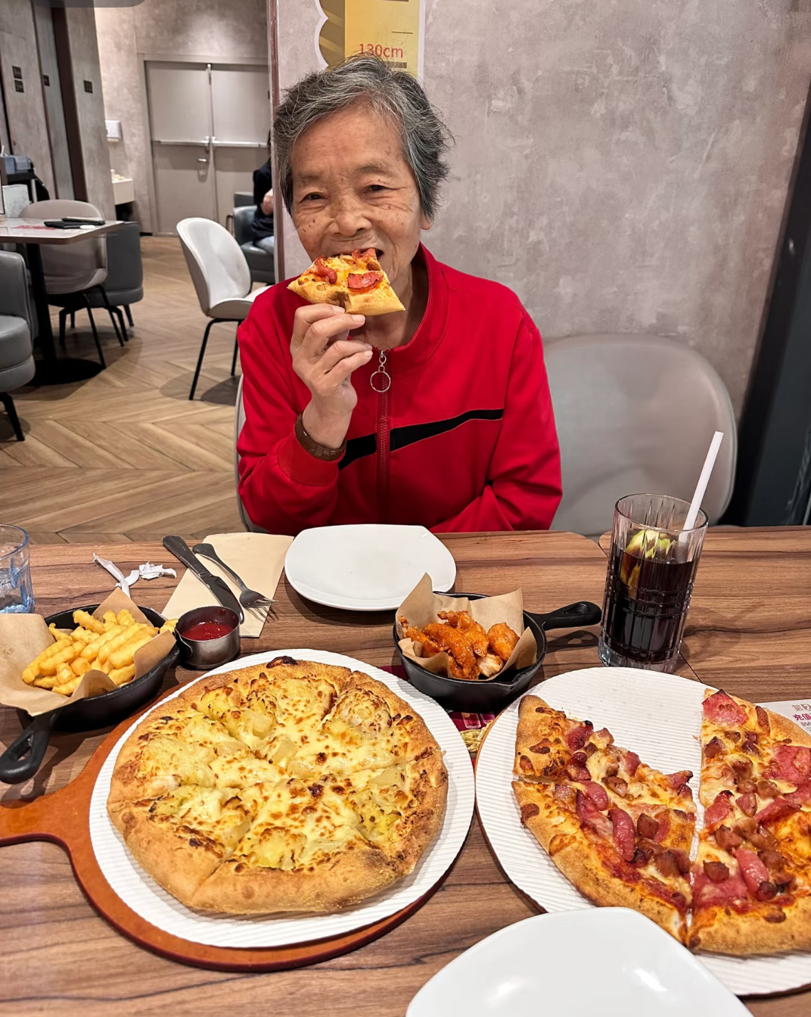 报告称老人每天吃零食比例远超90后 辛苦半生，终于学会取悦自己。老人零食自由，是