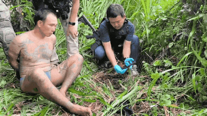 视频实拍：泰国男子指认杀害俄罗斯兄妹现场，身上描龙画凤果然不是好人！7月31日，