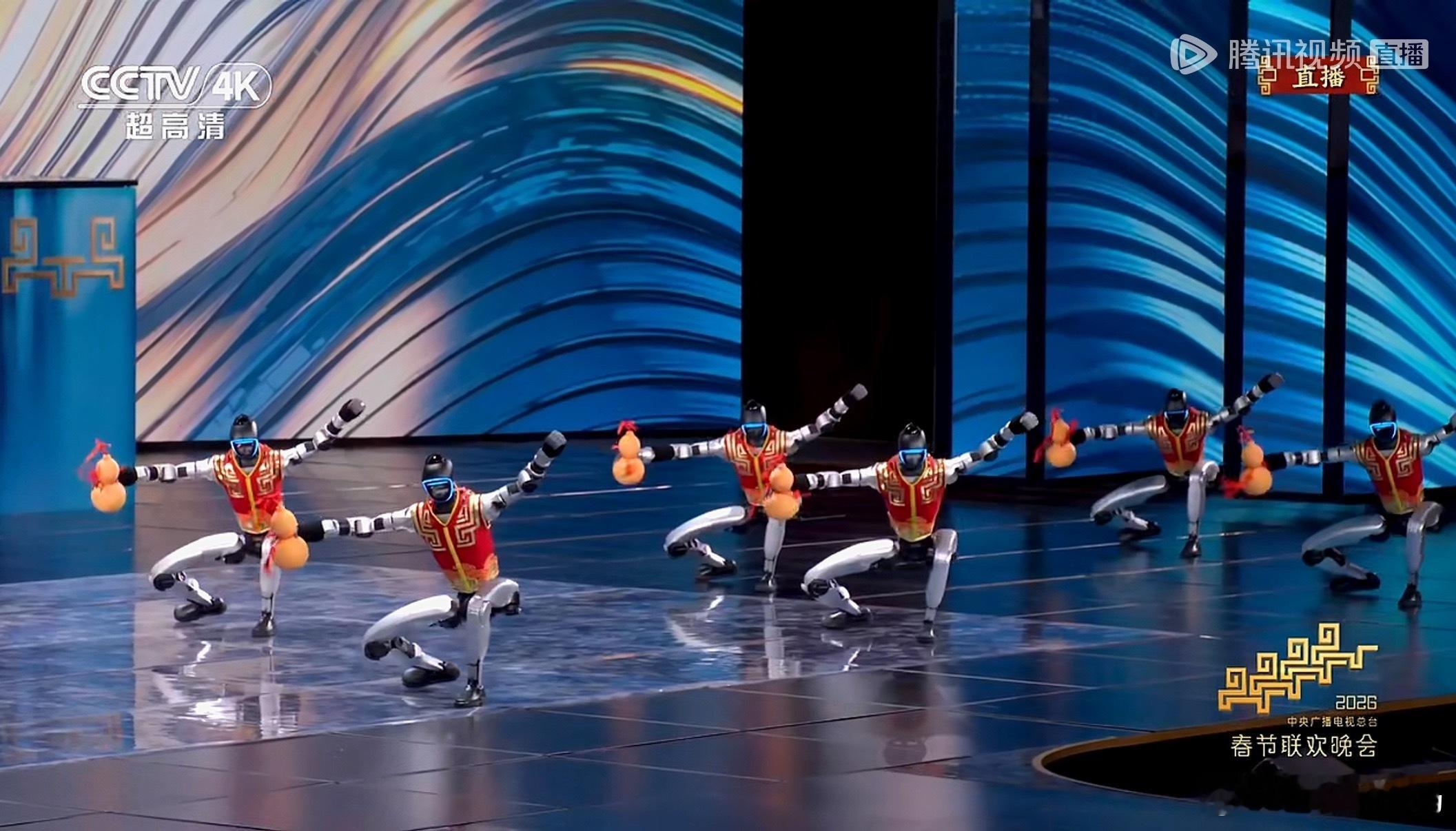 春晚天呢，现在宇树机器人这么厉害了！跳舞的动作和真人几乎一样。我爸问我说能不能给