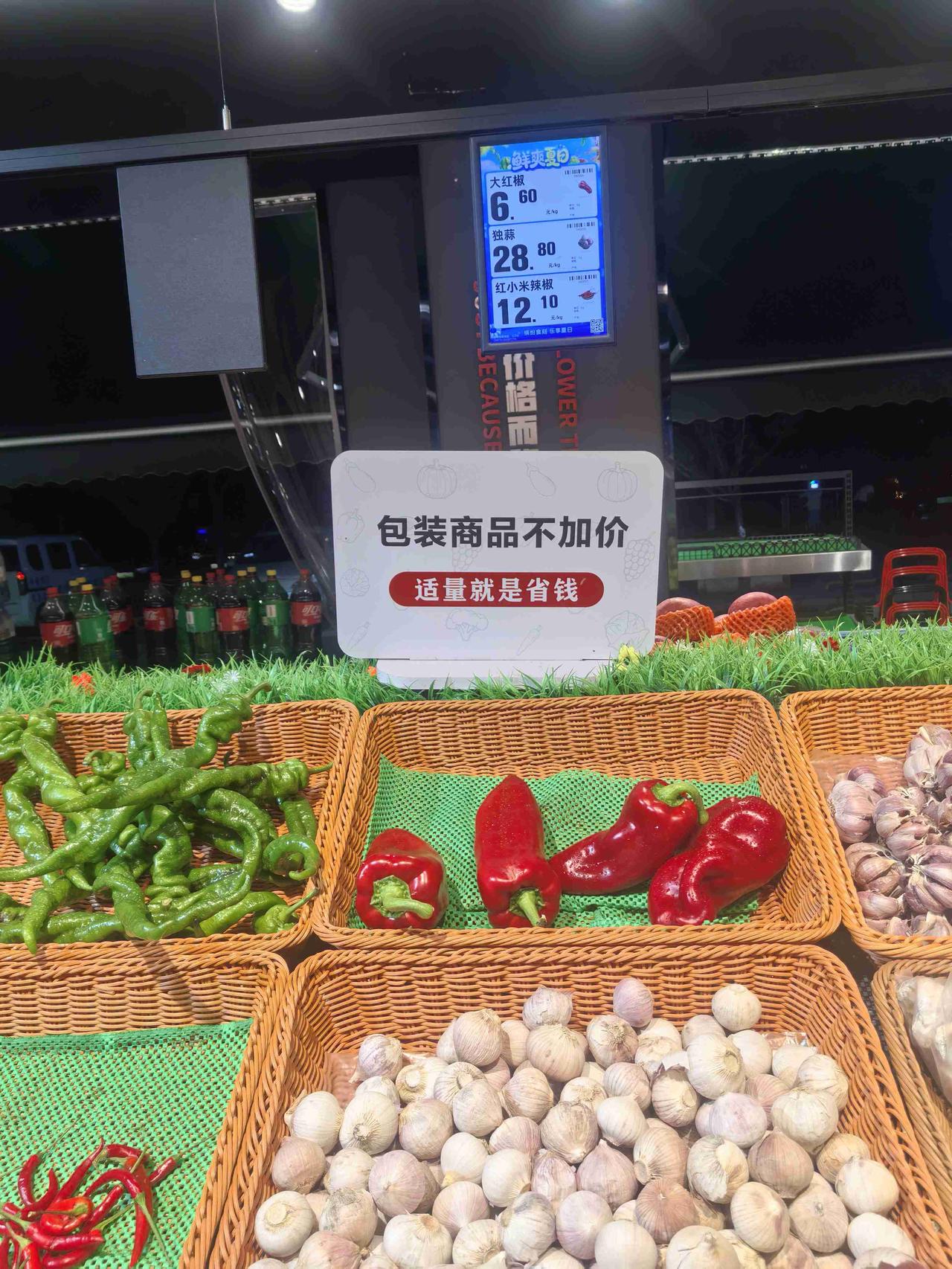 我们来看看曲靖市的菜价，大家觉得贵不贵？

昨天晚上，我特意去了一趟菜市，看看曲