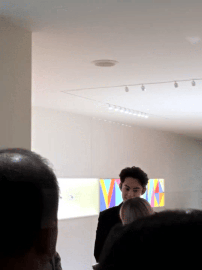 王鹤棣穿深VLV的V是王鹤棣深V的V 王鹤棣的深V造型直接杀疯！LV的V被他玩明