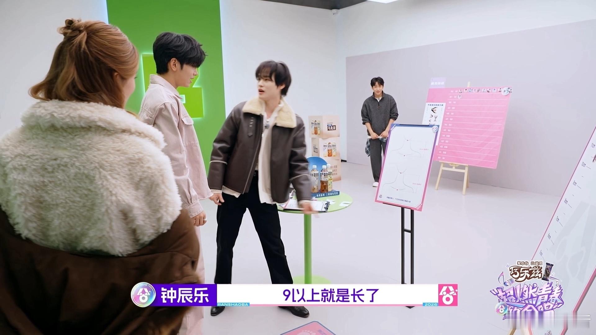 李秀满的兵该说不说，看个新节目也能吃到徐艺洋和黄子韬的狗粮，果然是真夫妻来的，在