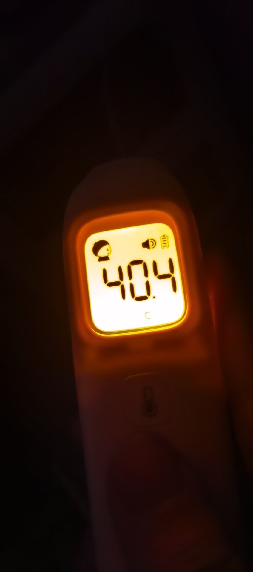 你们发烧最高到过多少度啊，我11月甲流半夜测的还历历在目，今天咳嗽了几声一下就开