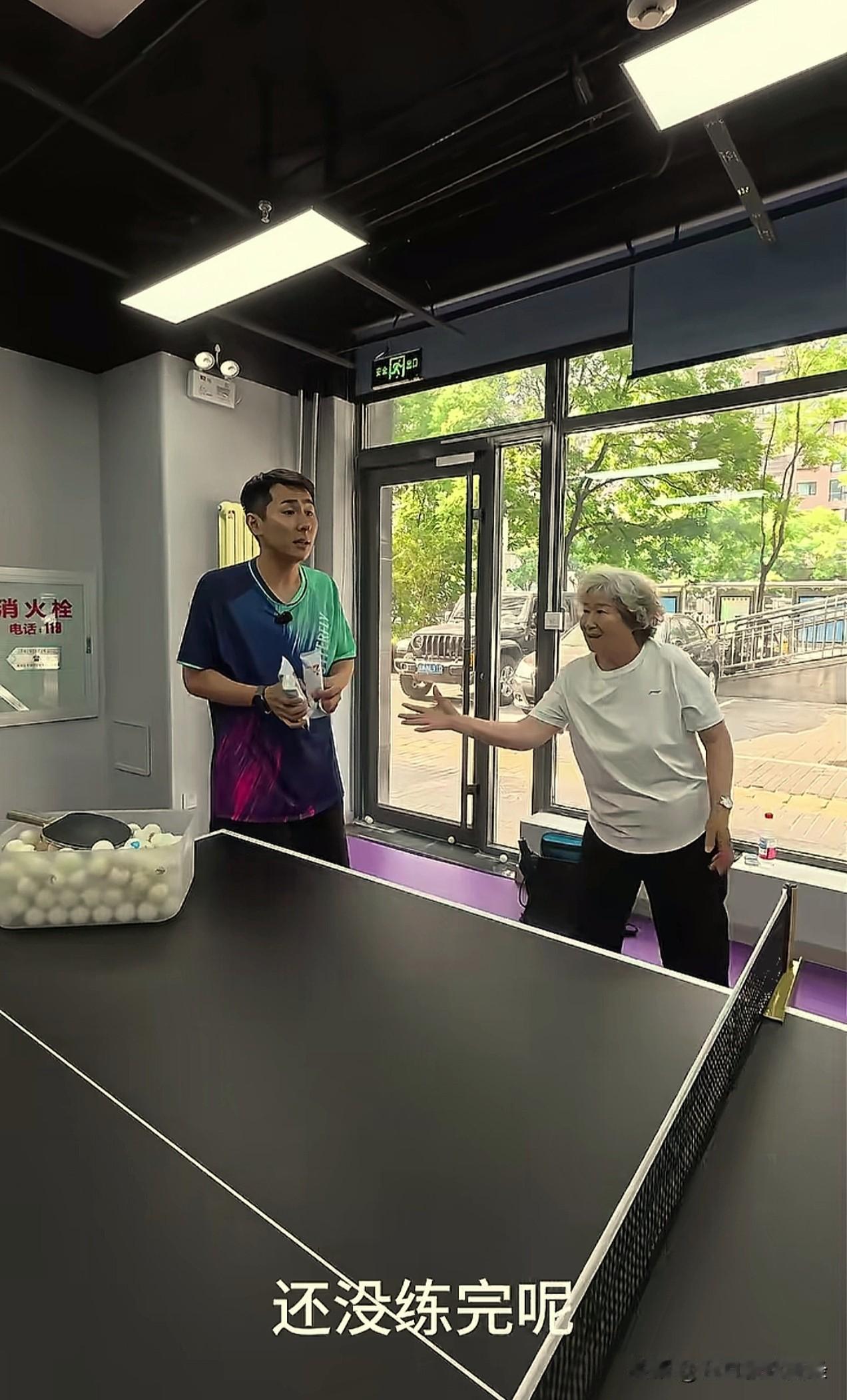 大家一会说二宝像爸爸，一会说二宝像妈妈，怎么也没想到二宝像太婆吧。

美丽姐的外