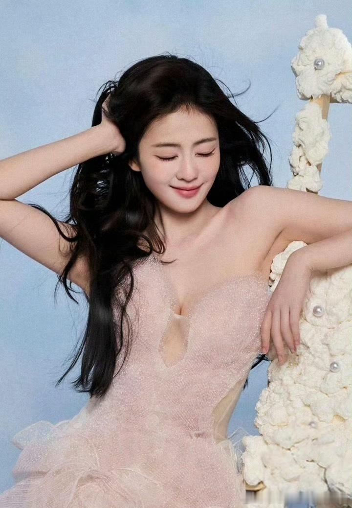 白鹿性感抹胸花瓣裙 ​​​