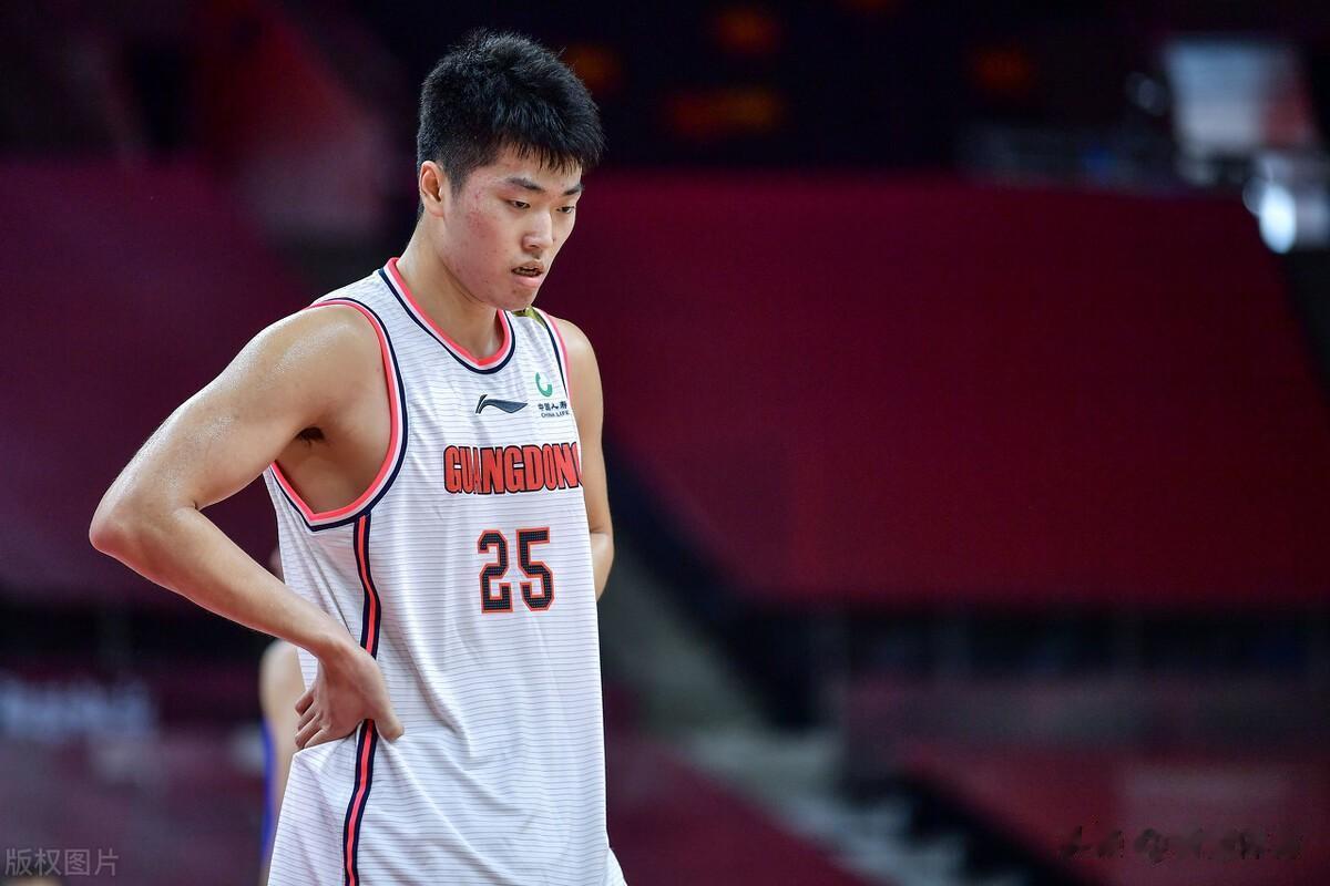 #妙笔生花创作挑战#广东队赛后保留节目，折返跑！这次表演节目的是赵戌宏、李英博、