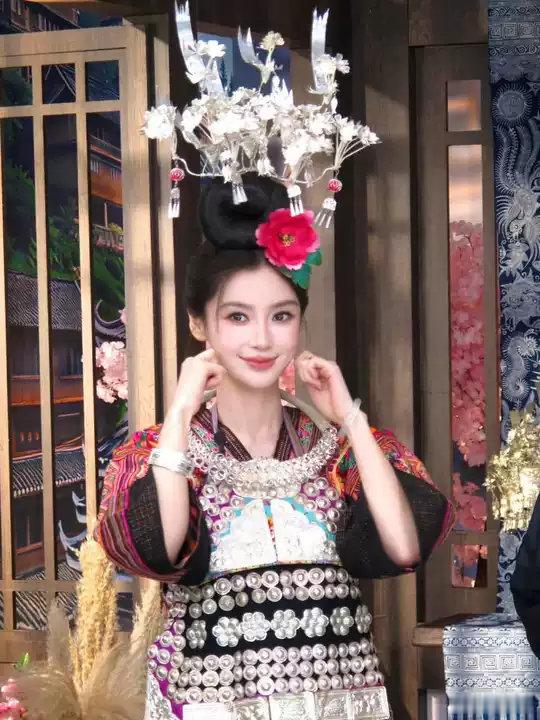 Angelababy首尔机场回国Angelababy首尔机场参加完活动回国啦！a