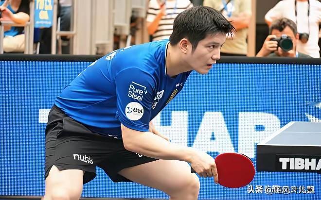 德甲没有哪个在采访赢家的时候喊输家名字的吧？德甲没有给冠军颁奖的时候喊其他人“你