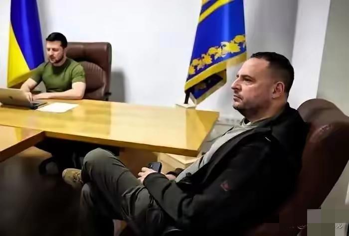 快讯！快讯！
​​乌克兰反腐局和专门检察官办公室突然宣布了：对总统办公室主任叶尔