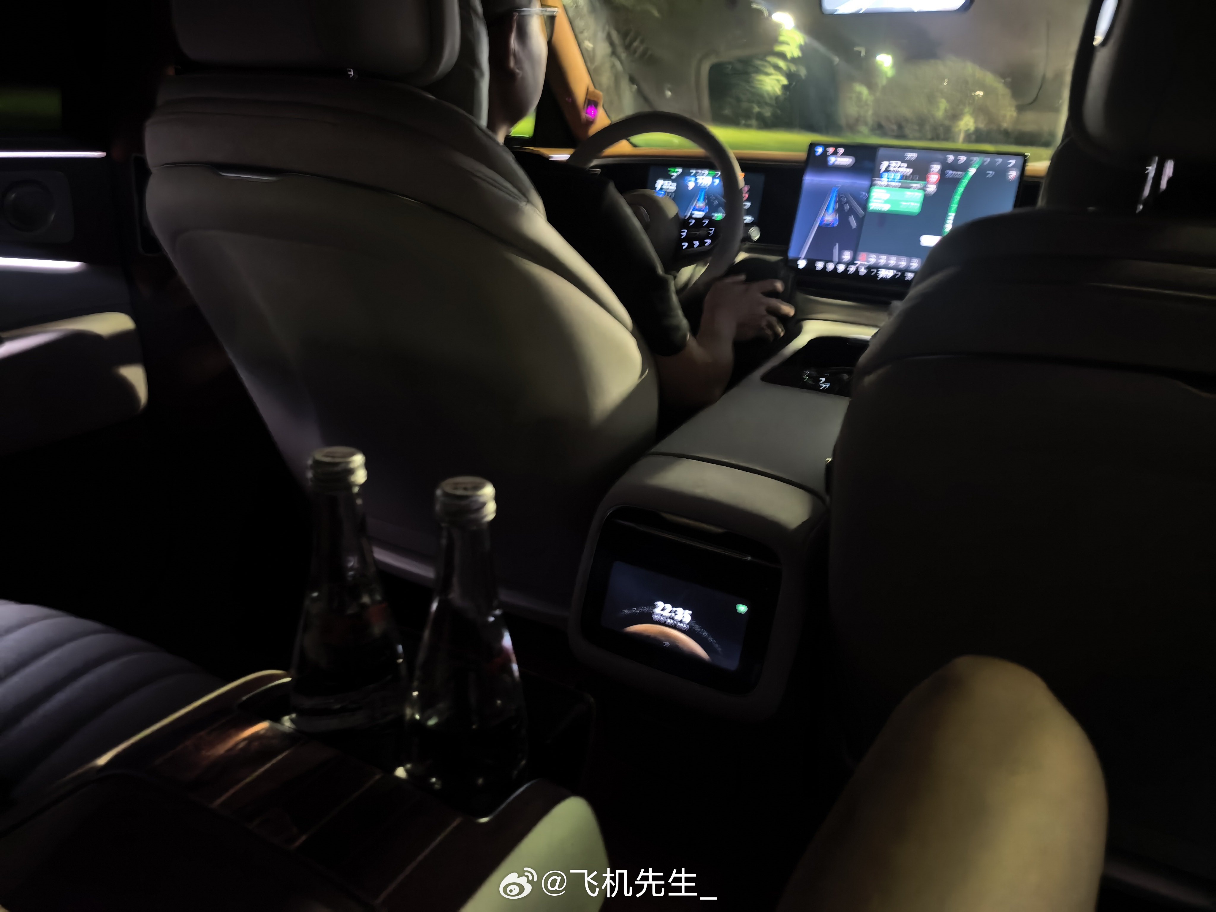 今天是我有史以来，出差行程最长的一天。十多小时飞凌晨落地北京，中间转到深圳就到中