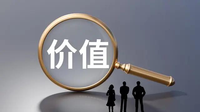 他|她什么时候最爱你

一个人什么时候最爱你？

在他没有价值的时候，

在他落